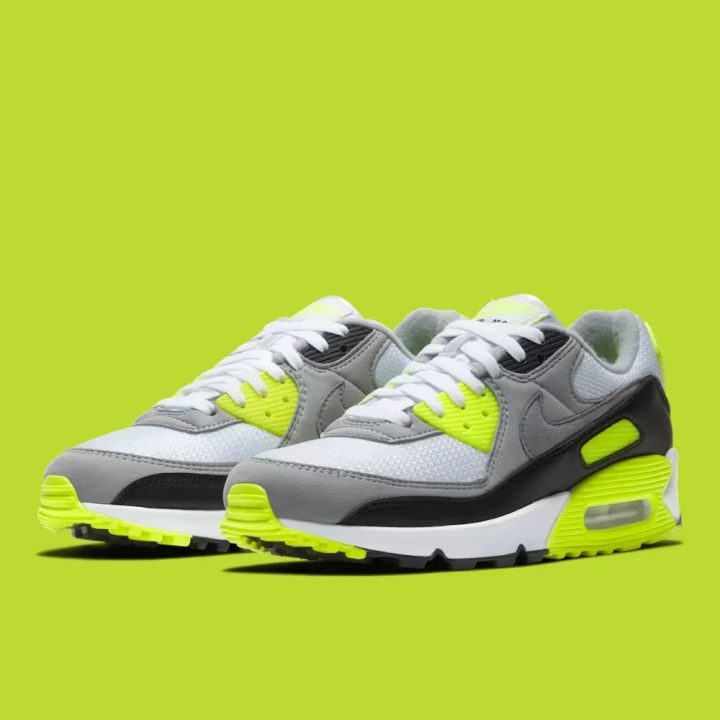 Nike Volt Sneaker